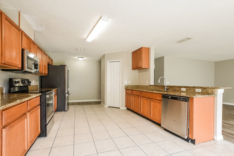 4,475/Mo, 14332 Abington Heights Dr Orlando, FL 32828 Kitchen View