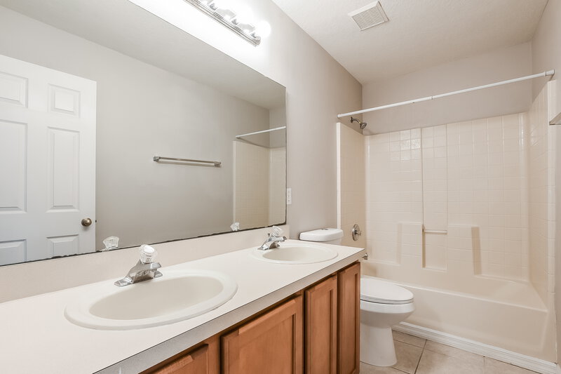 4,475/Mo, 14332 Abington Heights Dr Orlando, FL 32828 Bathroom View 2