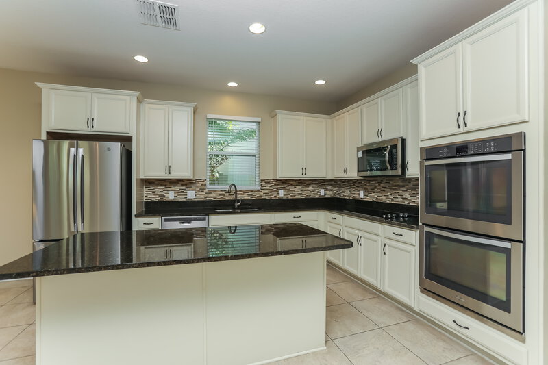 2,460/Mo, 1861 Castleton Dr Saint Cloud, FL 34771 Kitchen View 2