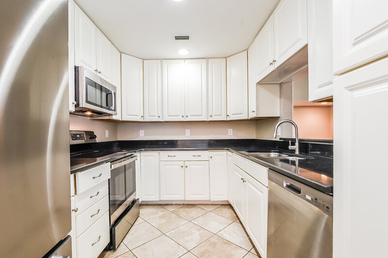 2,505/Mo, 104 First Street Ct Tavares, FL 32778 Kitchen View