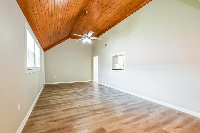 2,505/Mo, 104 First Street Ct Tavares, FL 32778 Family Room View 2