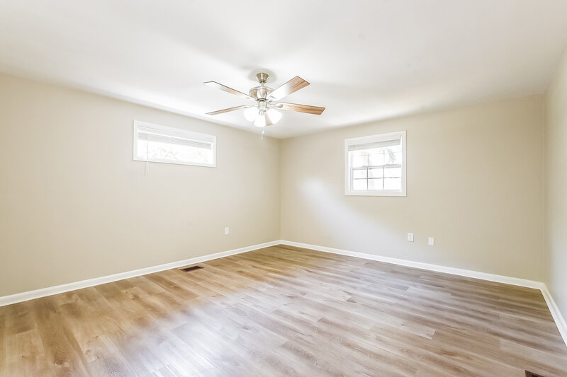 2,505/Mo, 104 First Street Ct Tavares, FL 32778 Main Bedroom View