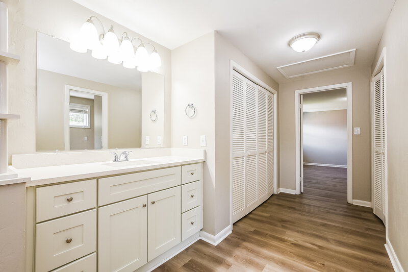 2,505/Mo, 104 First Street Ct Tavares, FL 32778 Main Bathroom View