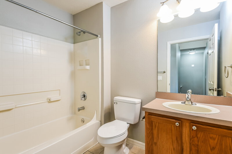 2,195/Mo, 4502 Alberto Cir Kissimmee, FL 34746 Main Bathroom View