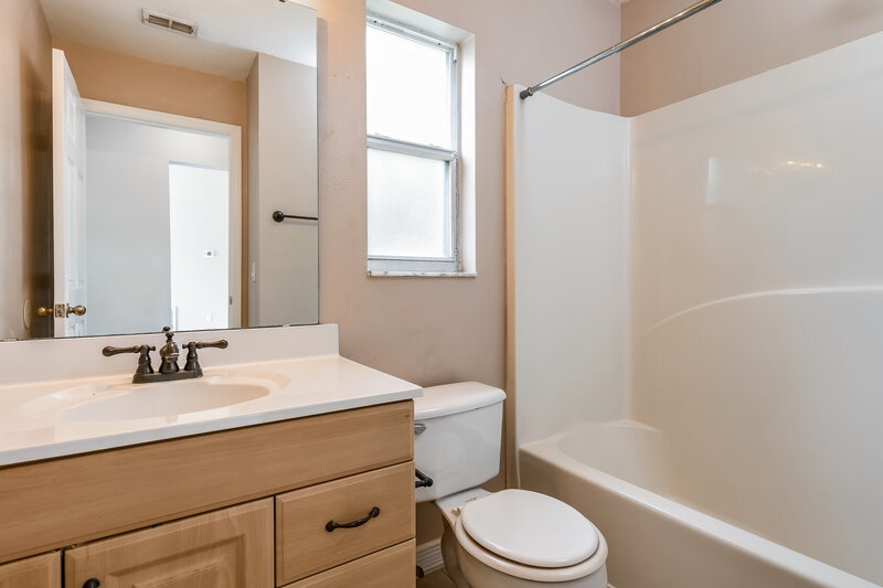 2,810/Mo, 1940 Villa Angelo Blvd Saint Cloud, FL 34769 Bathroom View