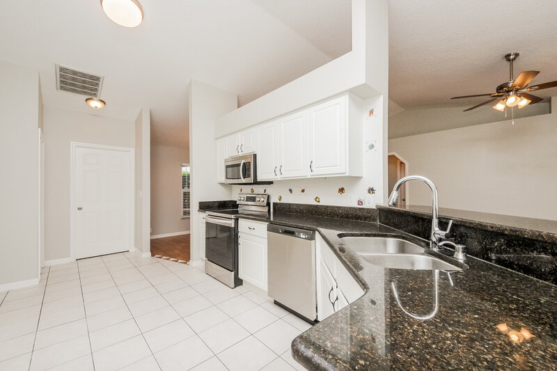 2,425/Mo, 2315 Giselle Ct Saint Cloud, FL 34772 Kitchen View