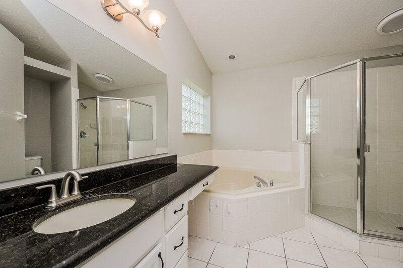 2,425/Mo, 2315 Giselle Ct Saint Cloud, FL 34772 Main Bathroom View