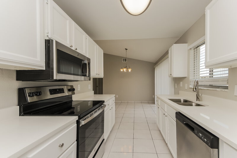 2,070/Mo, 165 Merida Dr Kissimmee, FL 34743 Kitchen View