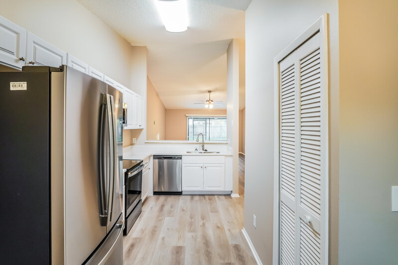 2,380/Mo, 1021 Wainright Dr Oviedo, FL 32765 Kitchen View