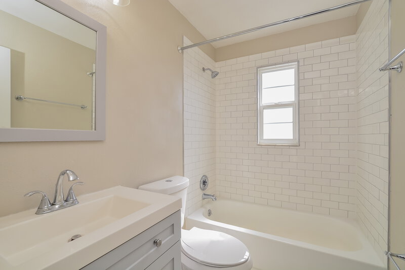 2,390/Mo, 1029 Kelsey Ave Oviedo, FL 32765 Bathroom View