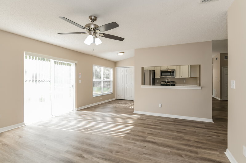 2,230/Mo, 13137 Moonflower Ct Clermont, FL 34711 Family Room View 2