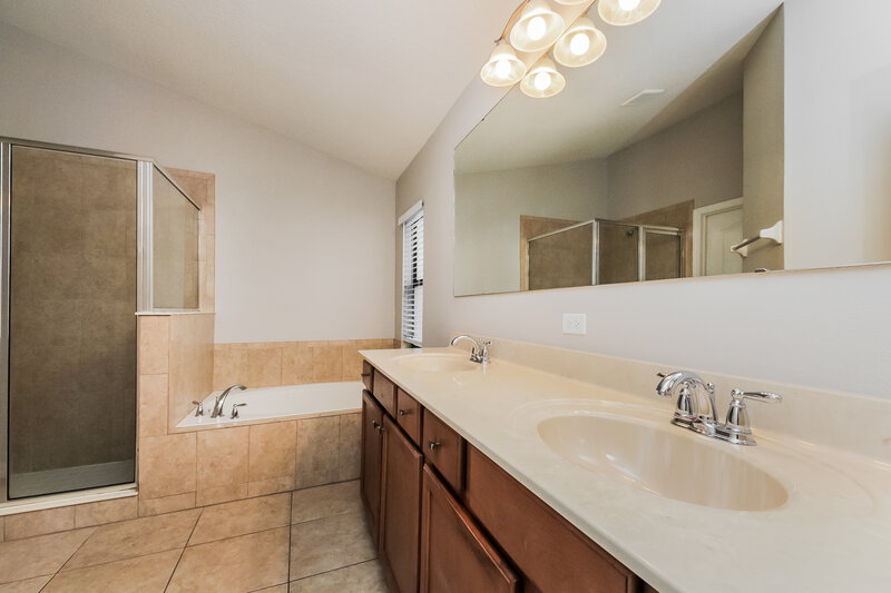 2,295/Mo, 2751 Corbel Loop Kissimmee, FL 34746 Main Bathroom View