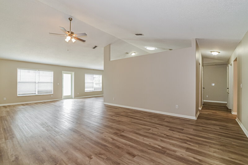 2,590/Mo, 942 Cork Oak Ln Minneola, FL 34715 Living Room View 2