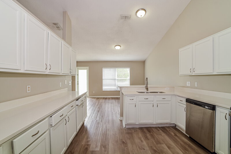 2,590/Mo, 942 Cork Oak Ln Minneola, FL 34715 Kitchen View