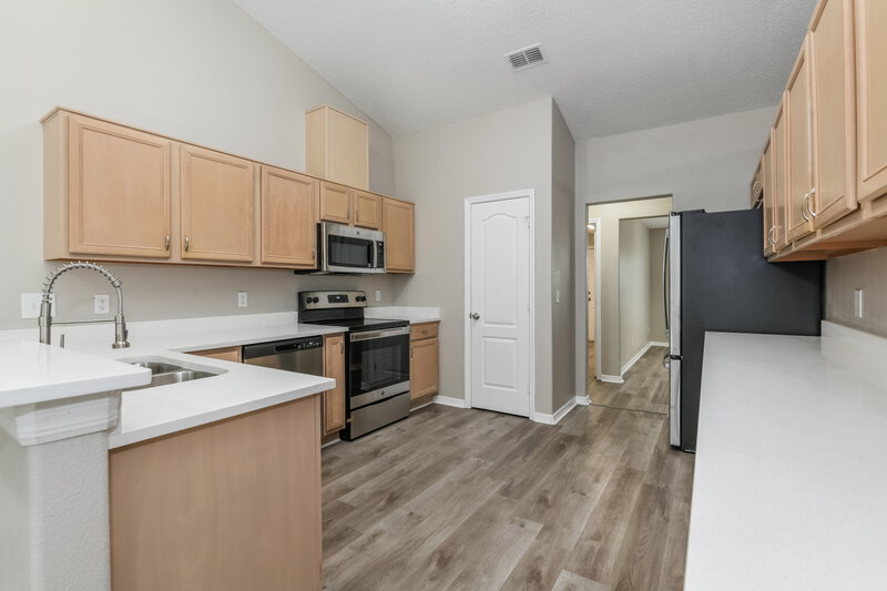 2,730/Mo, 942 Cork Oak Ln Minneola, FL 34715 Kitchen View