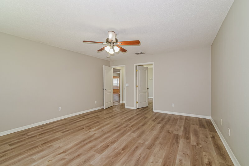 2,590/Mo, 942 Cork Oak Ln Minneola, FL 34715 Main Bedroom View 2