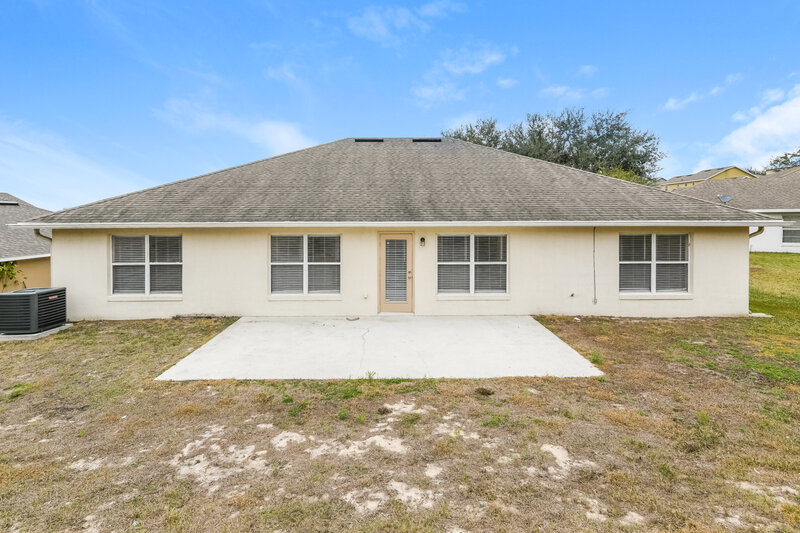 2,730/Mo, 942 Cork Oak Ln Minneola, FL 34715 Rear View