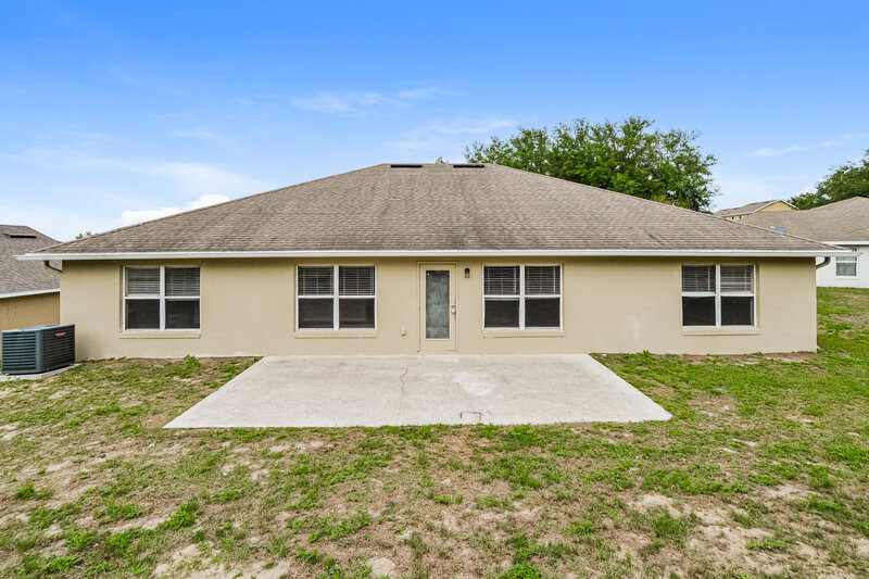2,590/Mo, 942 Cork Oak Ln Minneola, FL 34715 Rear View