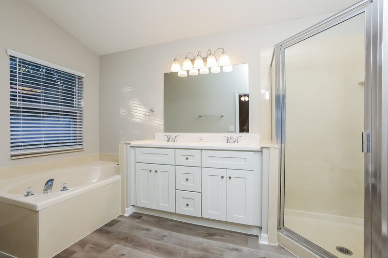 2,395/Mo, 827 High Pointe Cir Minneola, FL 34715 Main Bathroom View