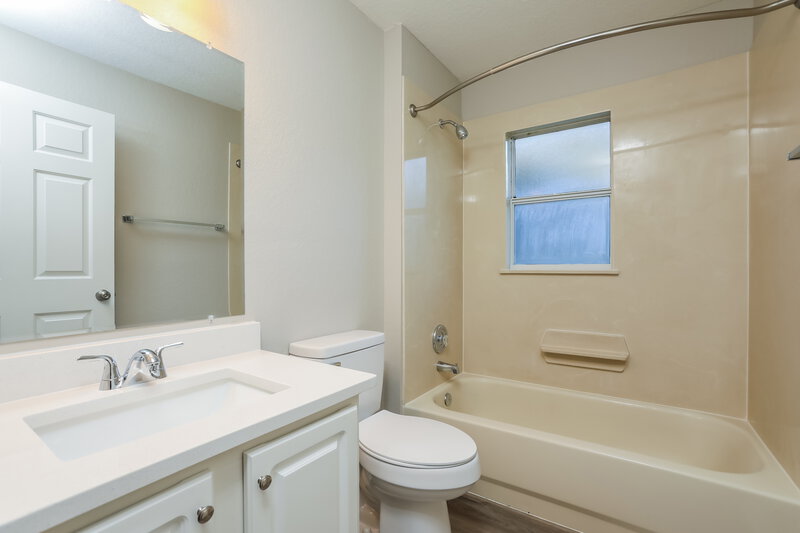 2,395/Mo, 827 High Pointe Cir Minneola, FL 34715 Bathroom View