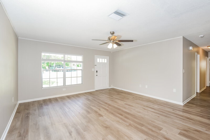 1,875/Mo, 923 N Grove St Eustis, FL 32726 Living Room View 2