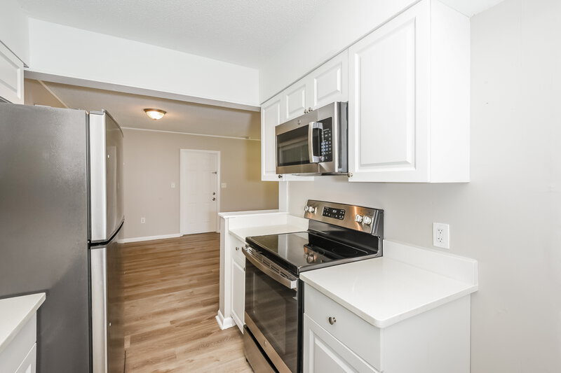 1,875/Mo, 923 N Grove St Eustis, FL 32726 Kitchen View