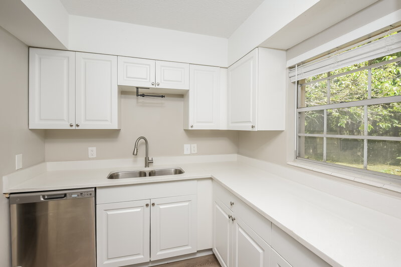 1,875/Mo, 923 N Grove St Eustis, FL 32726 Kitchen View 2