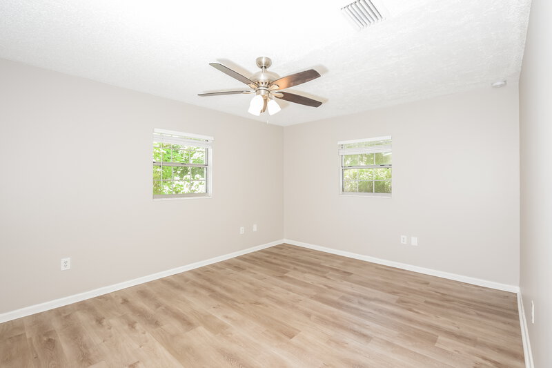 1,875/Mo, 923 N Grove St Eustis, FL 32726 Main Bedroom View 2