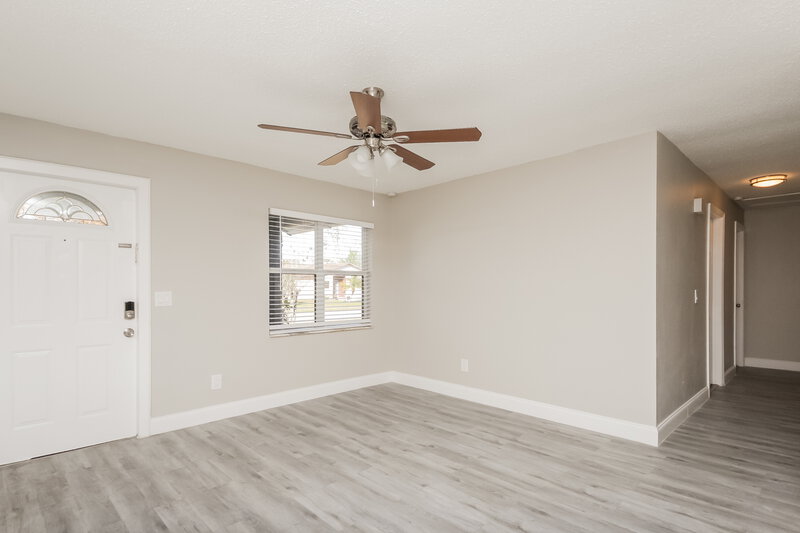 2,410/Mo, 2022 Valencia Cir Kissimmee, FL 34741 Living Room View