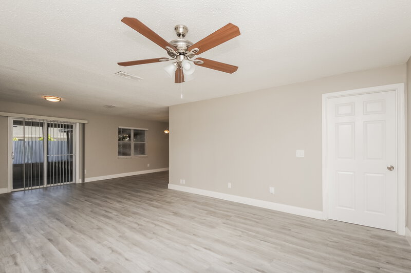 2,410/Mo, 2022 Valencia Cir Kissimmee, FL 34741 Living Room View 2