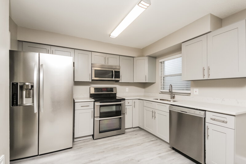 2,410/Mo, 2022 Valencia Cir Kissimmee, FL 34741 Kitchen View