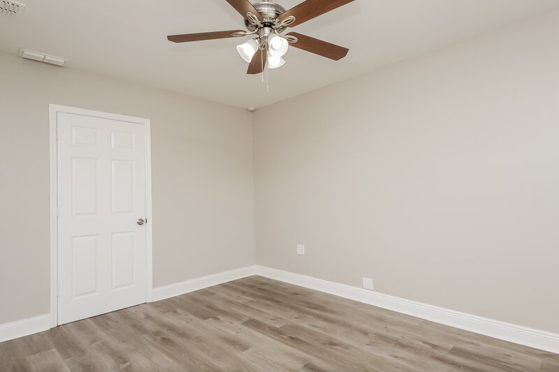 2,410/Mo, 2022 Valencia Cir Kissimmee, FL 34741 Main Bedroom View 2