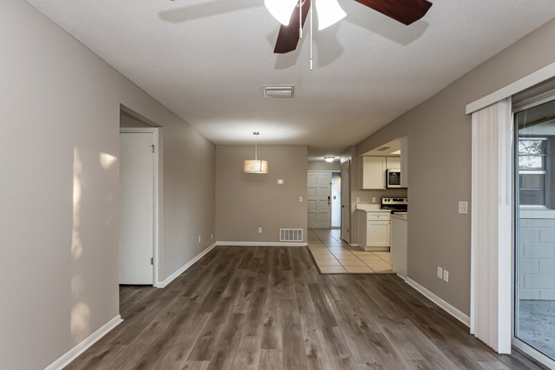 2,280/Mo, 500 Sunrise Dr Casselberry, FL 32707 Living Room View