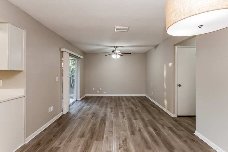 2,280/Mo, 500 Sunrise Dr Casselberry, FL 32707 Living Room View 2