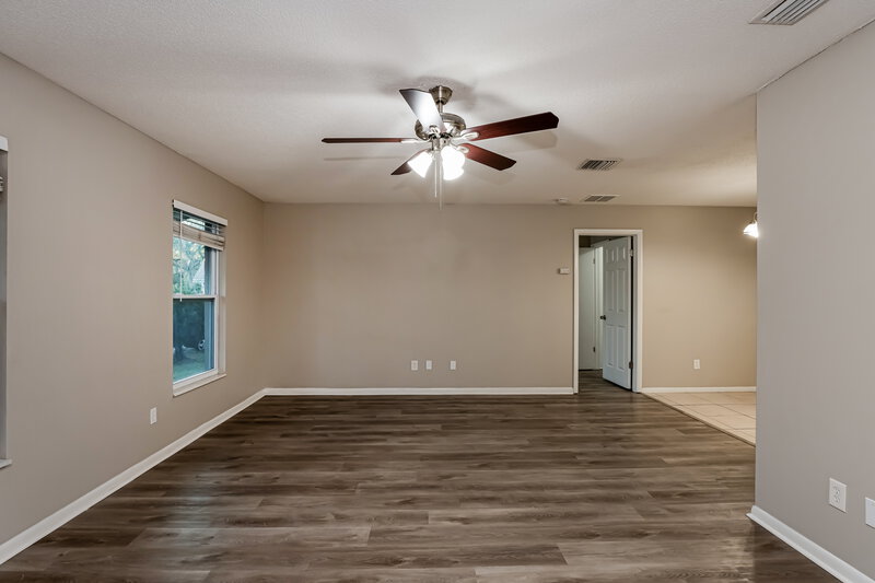 2,280/Mo, 500 Sunrise Dr Casselberry, FL 32707 Family Room View