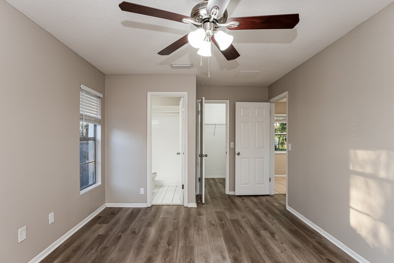 2,280/Mo, 500 Sunrise Dr Casselberry, FL 32707 Main Bedroom View 2