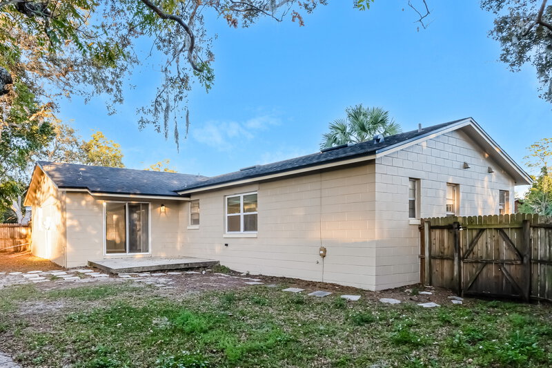 2,280/Mo, 500 Sunrise Dr Casselberry, FL 32707 Rear View