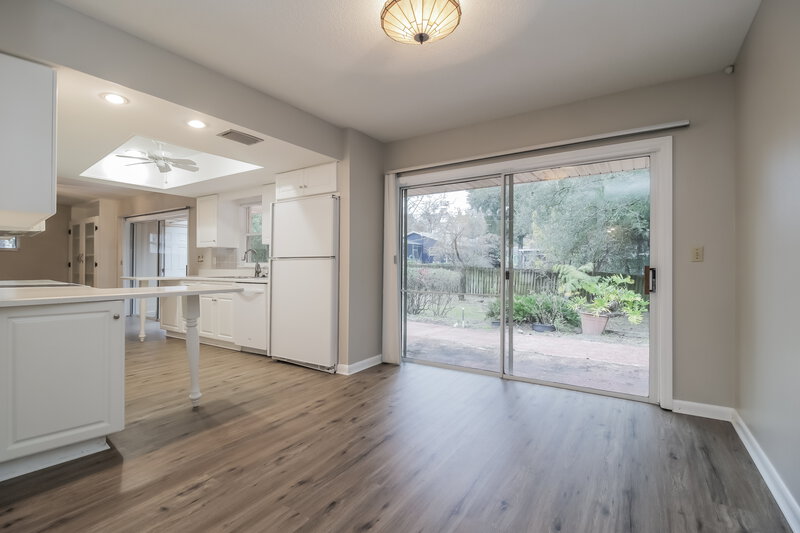 2,120/Mo, 417 E Hillcrest St Altamonte Springs, FL 32701 Living Room View 3