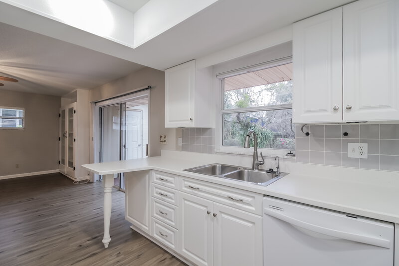 2,120/Mo, 417 E Hillcrest St Altamonte Springs, FL 32701 Kitchen View 2