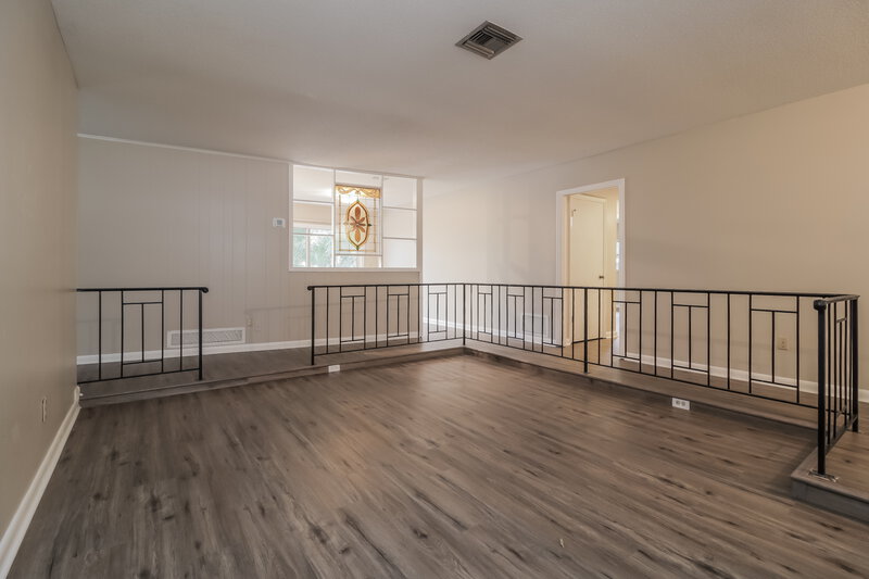 2,120/Mo, 417 E Hillcrest St Altamonte Springs, FL 32701 Family Room View 2