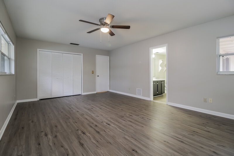 2,120/Mo, 417 E Hillcrest St Altamonte Springs, FL 32701 Main Bedroom View 2