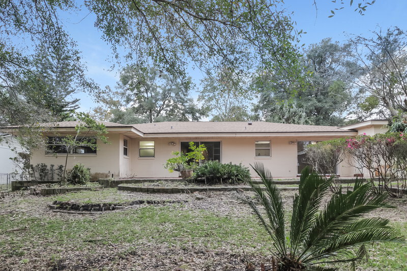 2,120/Mo, 417 E Hillcrest St Altamonte Springs, FL 32701 Rear View