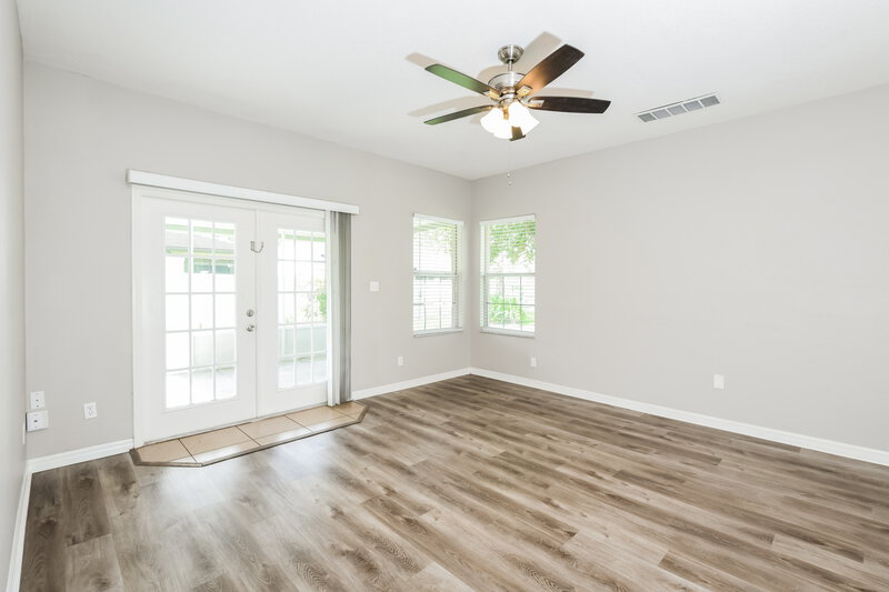 1,985/Mo, 316 Hibiscus St Chuluota, FL 32766 Family Room View 2