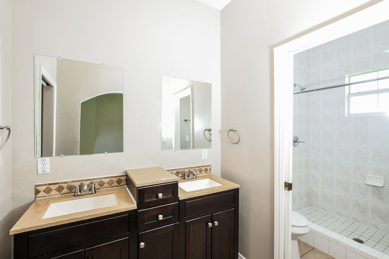 1,985/Mo, 316 Hibiscus St Chuluota, FL 32766 Main Bathroom View