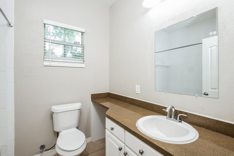 1,985/Mo, 316 Hibiscus St Chuluota, FL 32766 Bathroom View