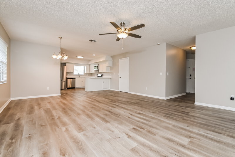 2,200/Mo, 151 Rainbow Blvd Babson Park, FL 33827 Living Room View 3