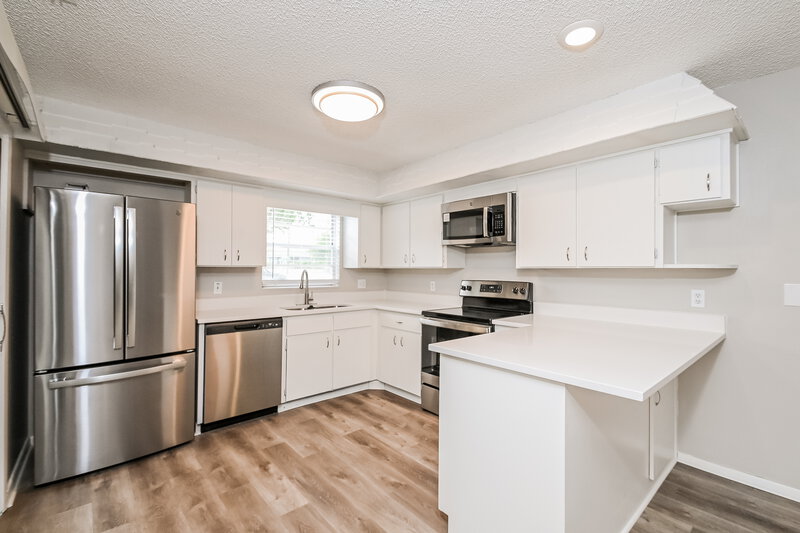 2,200/Mo, 151 Rainbow Blvd Babson Park, FL 33827 Kitchen View