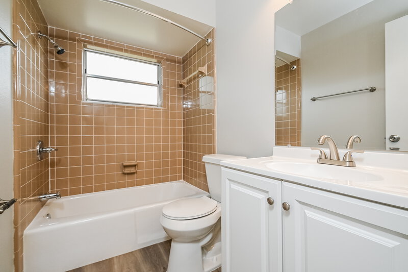 2,200/Mo, 151 Rainbow Blvd Babson Park, FL 33827 Main Bathroom View