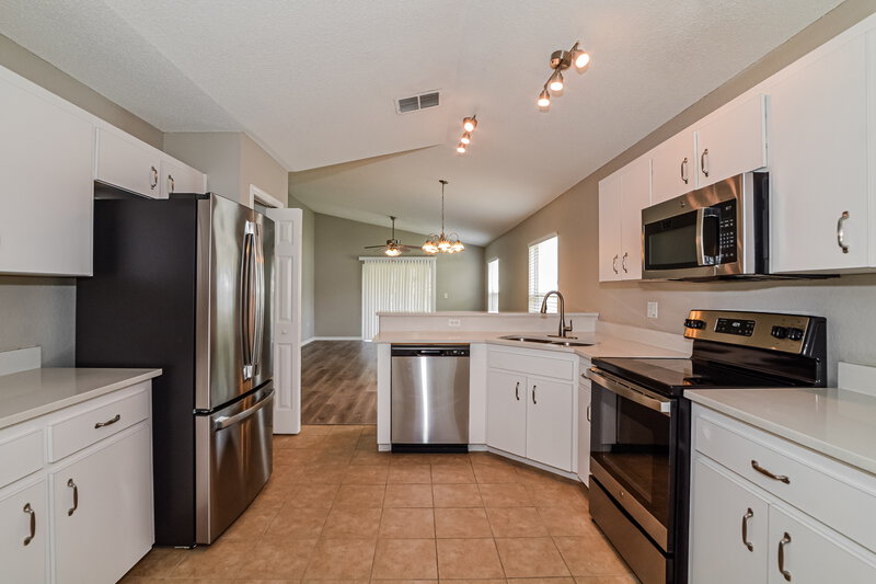1,650/Mo, 3740 Imperial Dr Winter Haven, FL 33880 Kitchen View 2