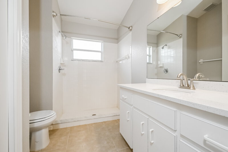 1,695/Mo, 3740 Imperial Dr Winter Haven, FL 33880 Main Bathroom View
